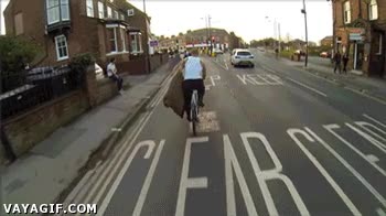 ropa,cambiarse,caida,fail,bicicleta,chaqueta,al suelo