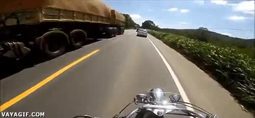 coche,calle,moto,pelos,por poco