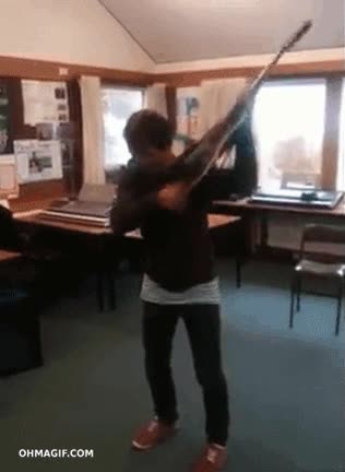 fail,chico,guitarra,instituto,al suelo,salir volando