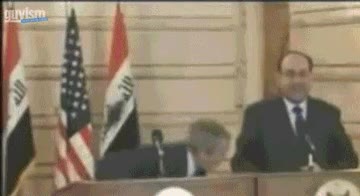 esquivar,zapatos,lanzar,pasar,zapatillas,basket,nba,george bush,hillary clinton