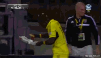 gol,oduro,pizza,bocado,morder,celebración