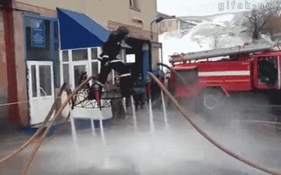 mola,bombero,manguera,agua,wtf,potencia,presion,volar