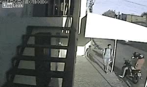 moto,asalto,robar,tranqulidad,poca resistencia,atraco