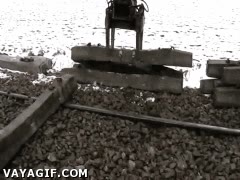 tren,cambio,vias,excavadora,maquina especial,maquinaria pesada,vigas