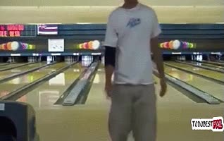bolera,torpe,resbalarse,like a boss,strike,tirar todos,caer,fail
