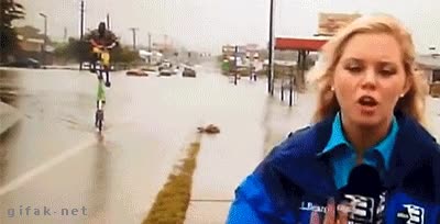 Reportera,Noticia,Periodista,TV,Bicicleta,Alto,Cosas muy raras