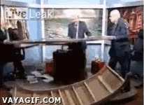 El típico debate tranquilo y pacífico en una tele de Jordania debate,pleito,mesa,molestar,agredir,primavera arabe,lucha