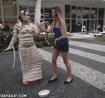 tontaca,vacilar,golpear,artista,molestar,estatua,rubia