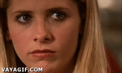 reir,de mi no os riais,enfadada,mirada desafiante,amigos