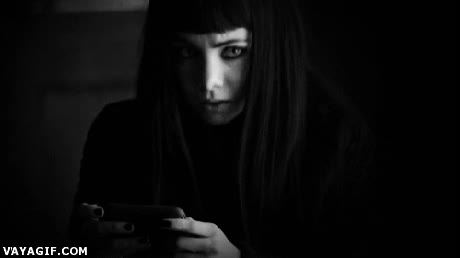 cagada,error,mandar,enviar,mensaje,padre,novio,la he cagado pero bien,chica,expresion