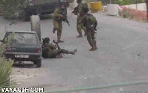 neumatico,rueda,soldados,ejercito,tumbar,fail,caer