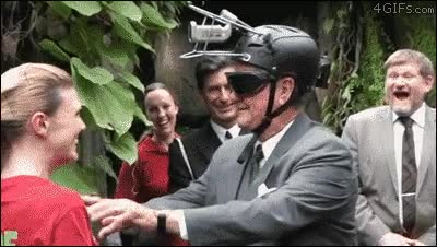 abuelo,viejo,gafas,casco,camara,tocar,la altura se la sabe,bien probado