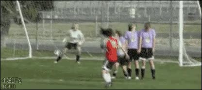 pelotazo,barrera,falta,tiro libre,directo,en toda la cara,chutar,futbol femenino