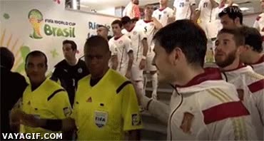 arbitro,saludar,ignorar,casillas,selección española