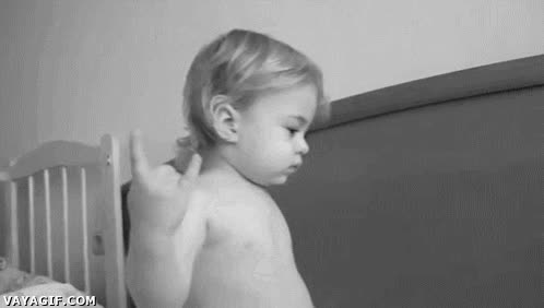 ni&ntilde;o,musica,reggaeton,gesto,cuernos,metal