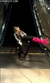 escaleras mecanicas,girar,barandilla,fail,caer,al suelo,de cabeza