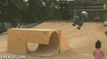 coche teledirigido,rampa,juguete,reflejos,esquivar,hija