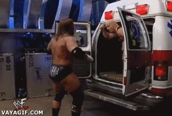 te pegan un golpe así cada vez que la usas,wwe,ambulancia,sanidad
