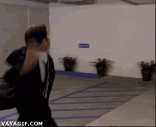 rabia,movil,bater&iacute;a,estampar,pared,chatear,romper