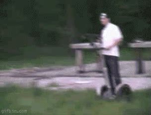 segway,metralleta,disparar,temeridad,estamos muy locos