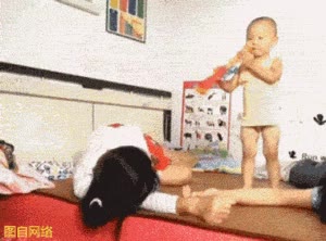 disparar,pistola,juguete,fingir,suicidarse,niño,estan muy locos