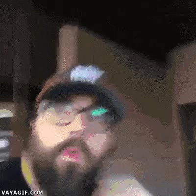 bacon,makes everything better,ni&ntilde;o,bicicleta,ca&iacute;da,capit&aacute;n bacon,suelo