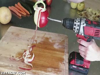 en la cocina vale de todo,creatividad,yo si lo intento hago un agujero en la pared,el uso real del taladro,pelar,manzana