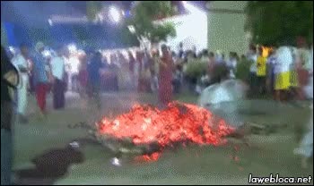 amigo,dame una mano,ayudar,fail,caida,fuego,lava,brasas,hoguera,estar on fire