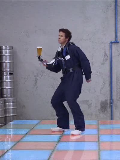 cerveza,tecnologia,inventos,beber,bailar,steady,estabilizador