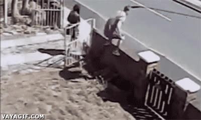 saltar,caída,chica,tropiezo,salto,brinco,muro,caer,impresionar,vacilar,fail