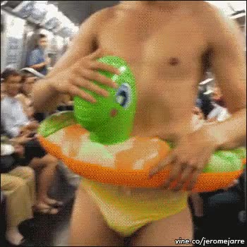 Flotador,Metro,Tren,Playa,Ba&ntilde;o,Pato inflable,China,Ba&ntilde;ador,Incomodar