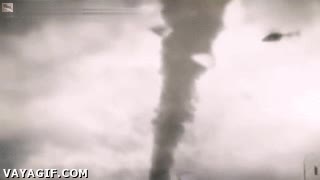 helicoptero,estrellar,romper,aspas,fail,pelicula,tornado