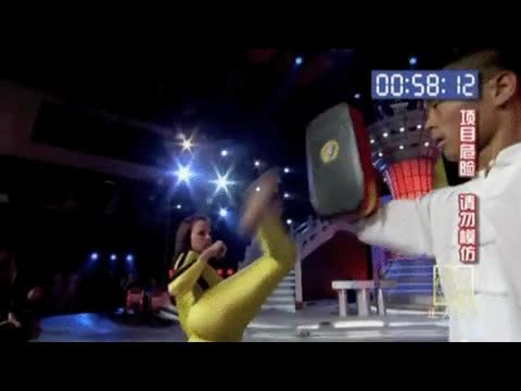 Bruce Lee se ha reencarnado en chica Chun-Li eres tú?,Bruce Lee,patada,entrenar,chica,rapidez,velocidad,patadas