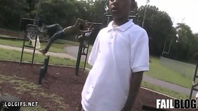 golpe,ca&iacute;da,juego,barandilla,espalda