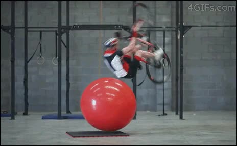 pelota,roja,fitness,saltar,voltereta,rodar,bicicleta