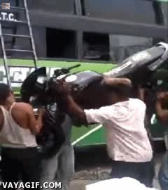 moto,subir,techo,autobus,equilibrio,fuerza,poder