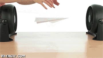 mentira,sorprendido,magia,viento,papel,avioncito,ventiladores,corriente de aire