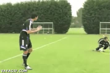 humor,reto,pelota,futbol,aro,confianza,entrenador,pasar,punter&iacute;a,carambola