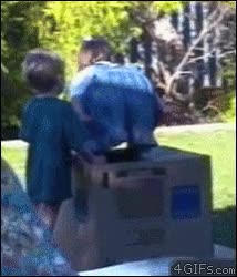 empujar,caja,niña,niño,al suelo,psicopata,inocente,sin querer,no hay maldad