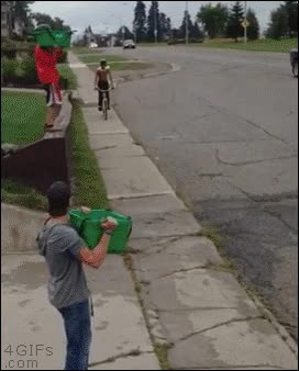 El Ice Bucket Challenge se está convirtiendo en el nuevo detector de tontos ice bucket challenge,bicicleta,cubo,barreño,tirar,encima,fail,tontos,detector