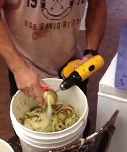 velocidad,cubo,pelapatatas,taladro,manzanas,pelar