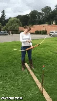 ¿Katniss? ¿Legolas? Aprended de la auténtica maestra del arco arco,flecha,tiro con arco,fail,caer,al suelo