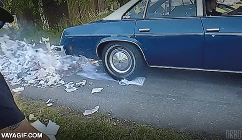 examenes,aprobar,coche,guia telefonica,acelerar,encima,destrozar