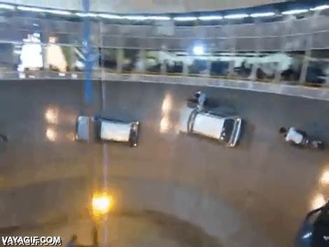 moto,coches,el mejor el t&iacute;o que est&aacute; en el fondo,c&oacute;mo paras sin chocarte con nada?