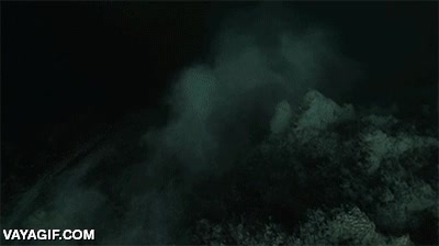 Hay que tener mucho valor para lanzarte al abismo submarino de este pozo abismo,pozo,submarino,lanzarse,dejarse caer,pesos,plomos