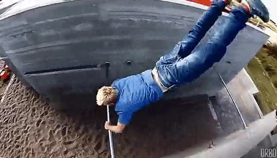 paciencia,ya mismo se suelta,a ver ahora... aun no,un poco m&aacute;s a ver... no tampoco,bucle infinito,dar vueltas,girar,gimnasta,patrocinado por trollstar