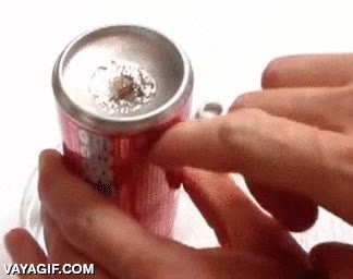 Si frotas un poco de galio en una lata de aluminio y esperas unos días, esto es lo que pasa lata,aluminio,refresco,galio,reacción química