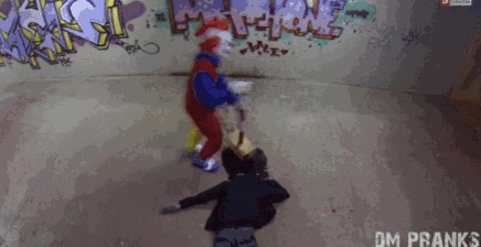 payaso,psicopata,miedo,aplastar cabeza,broma,camara oculta