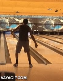 jefe,bolera,bolos,strike,entre las piernas,debajo