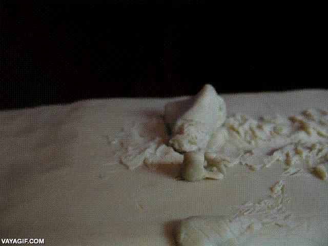 animaci&oacute;n,aterrizar,stop motion,mu&ntilde;eco,accidente,masa